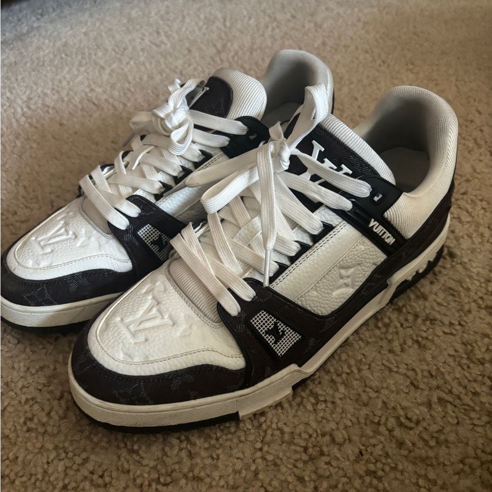 (USED) Size 45 EU Louis Vuitton Trainers